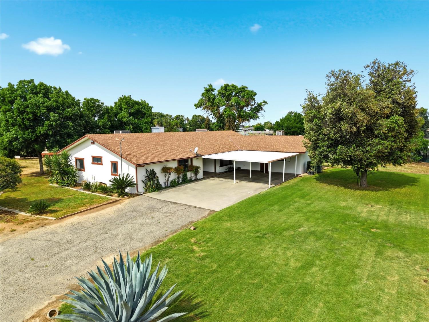 2411 N Ring Ave, Fresno, CA 93723