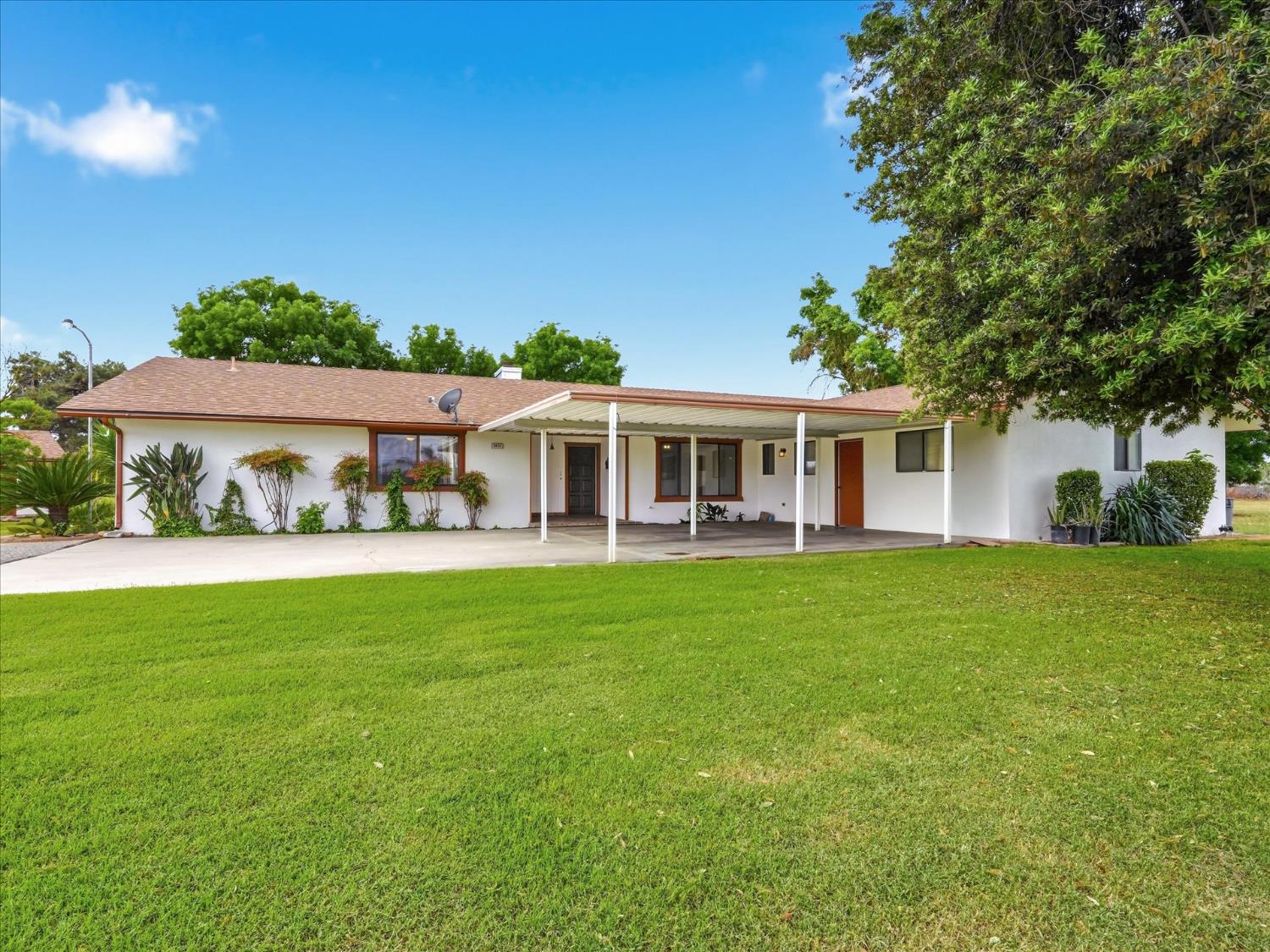 2411 N Ring Ave, Fresno, CA 93723