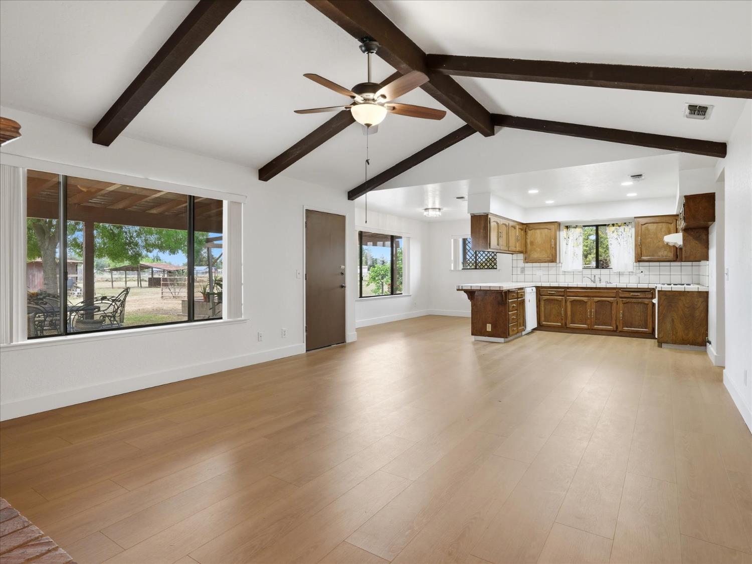 2411 N Ring Ave, Fresno, CA 93723