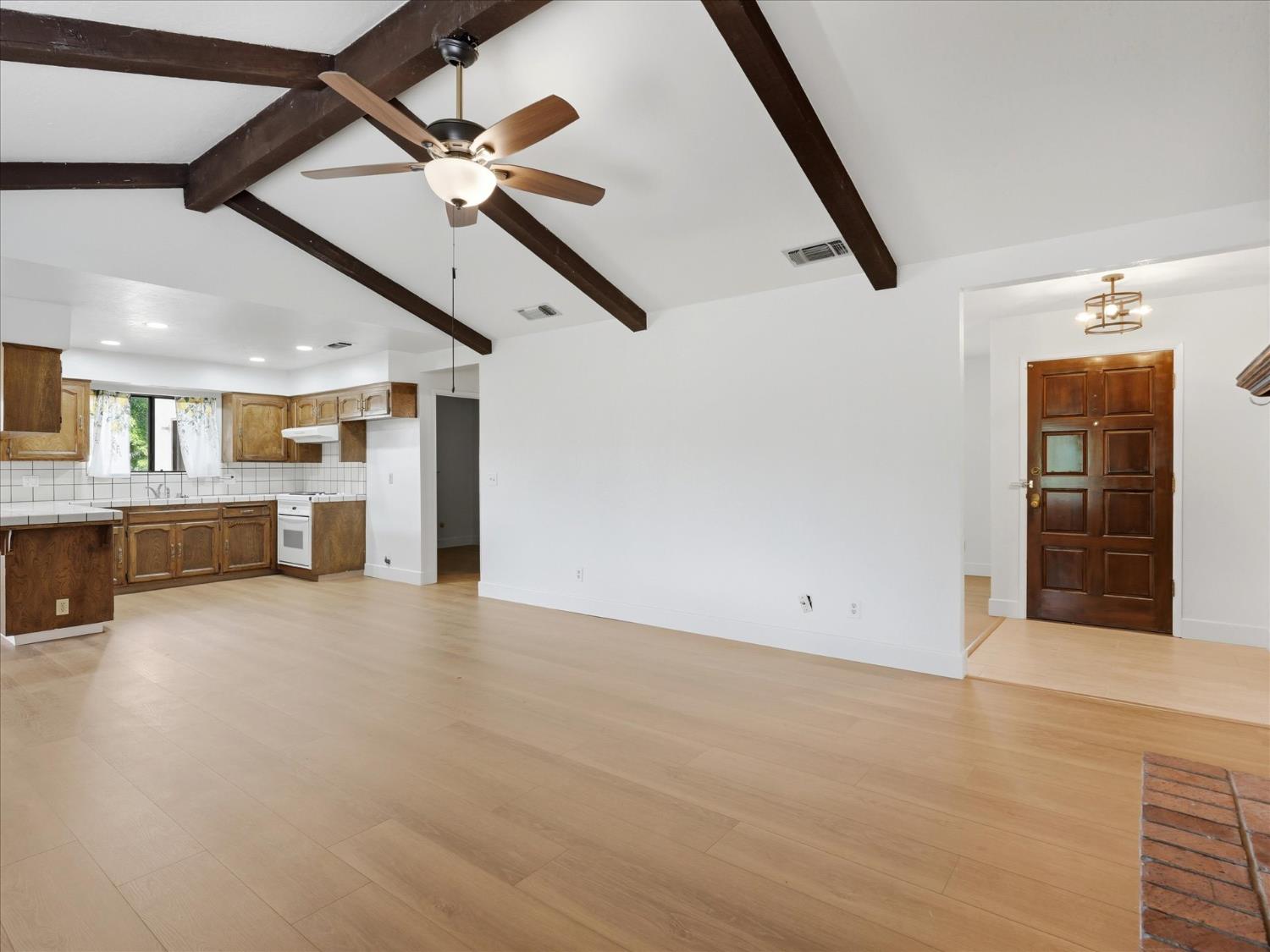 2411 N Ring Ave, Fresno, CA 93723