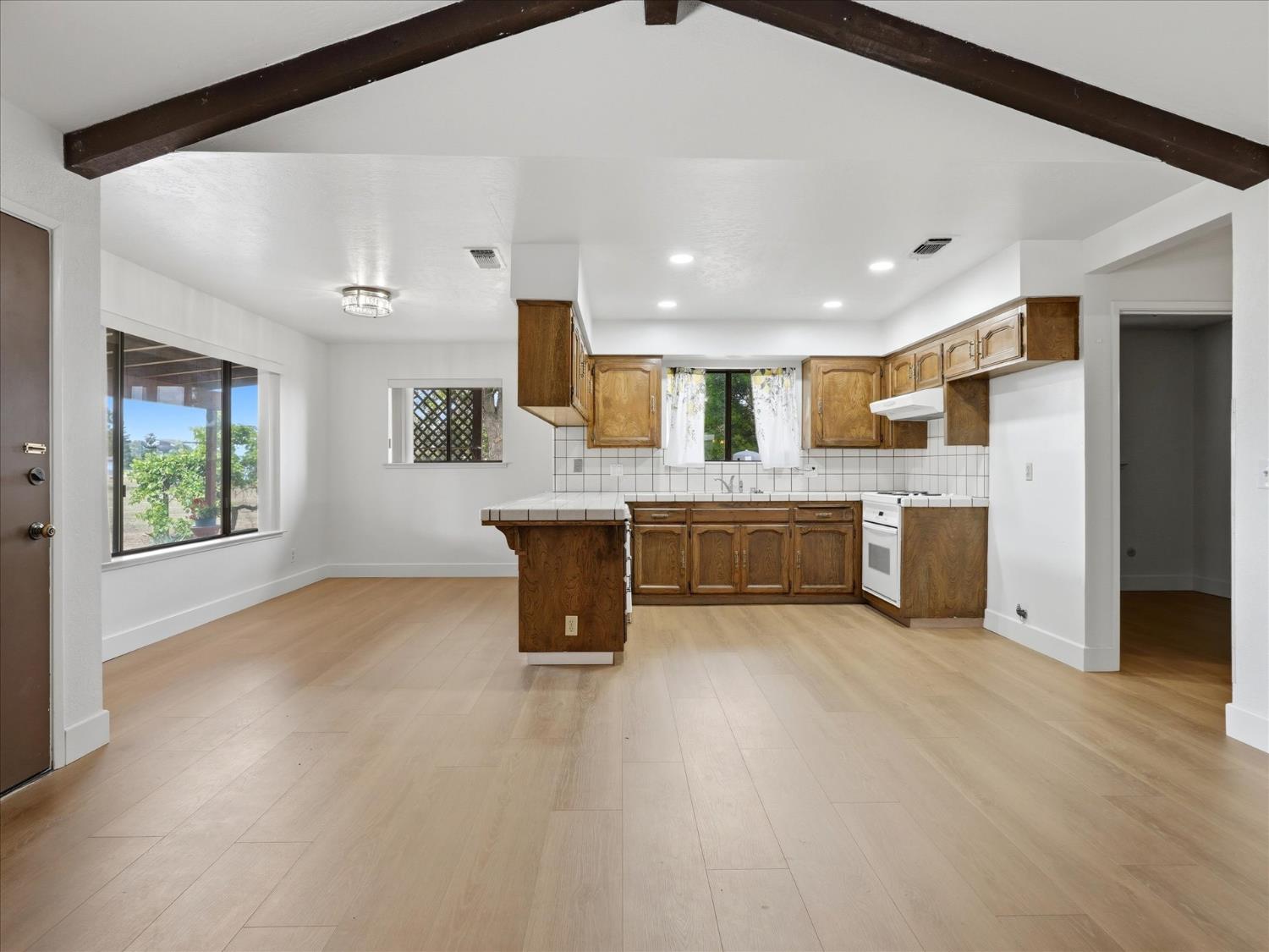 2411 N Ring Ave, Fresno, CA 93723