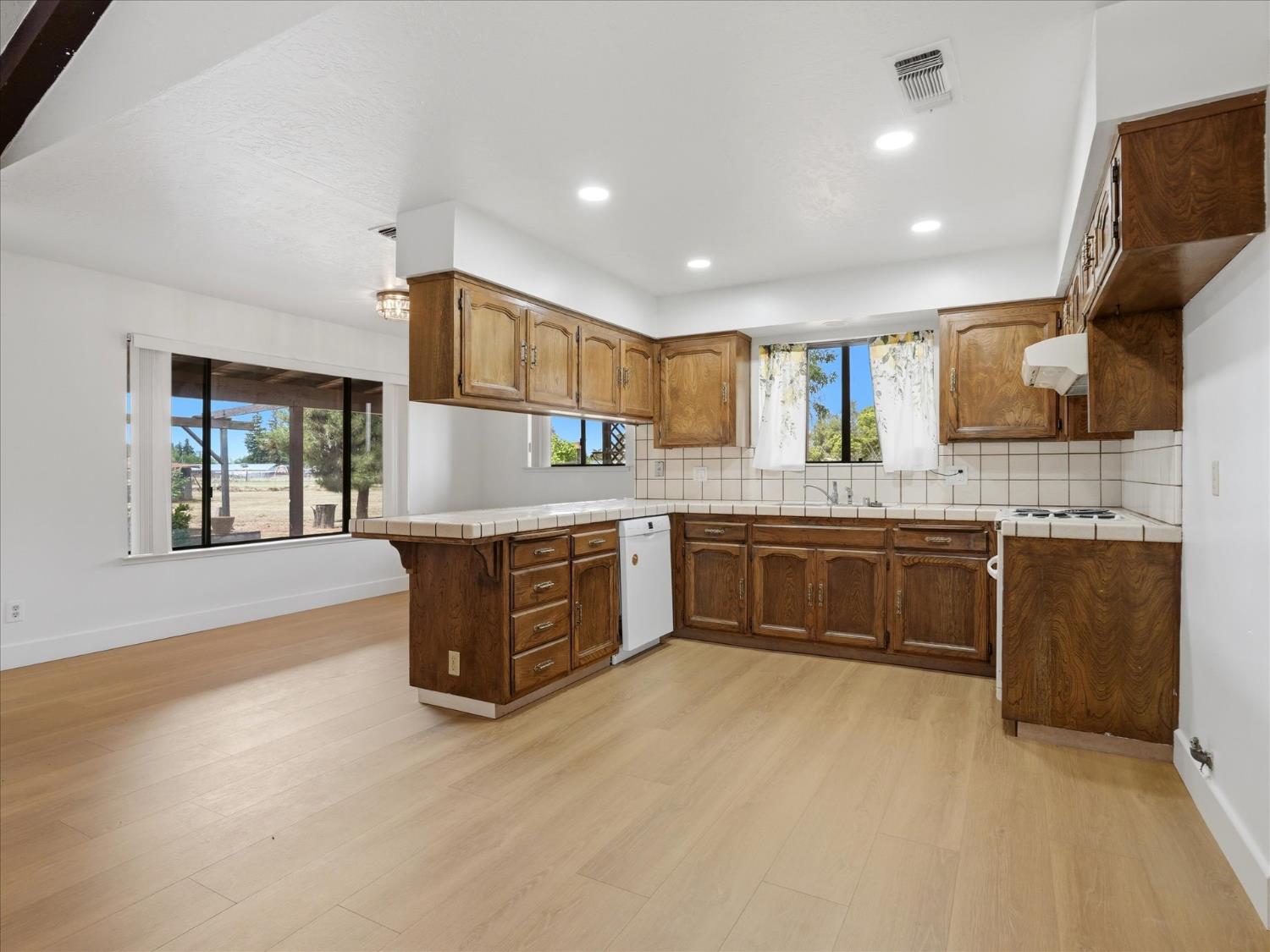 2411 N Ring Ave, Fresno, CA 93723