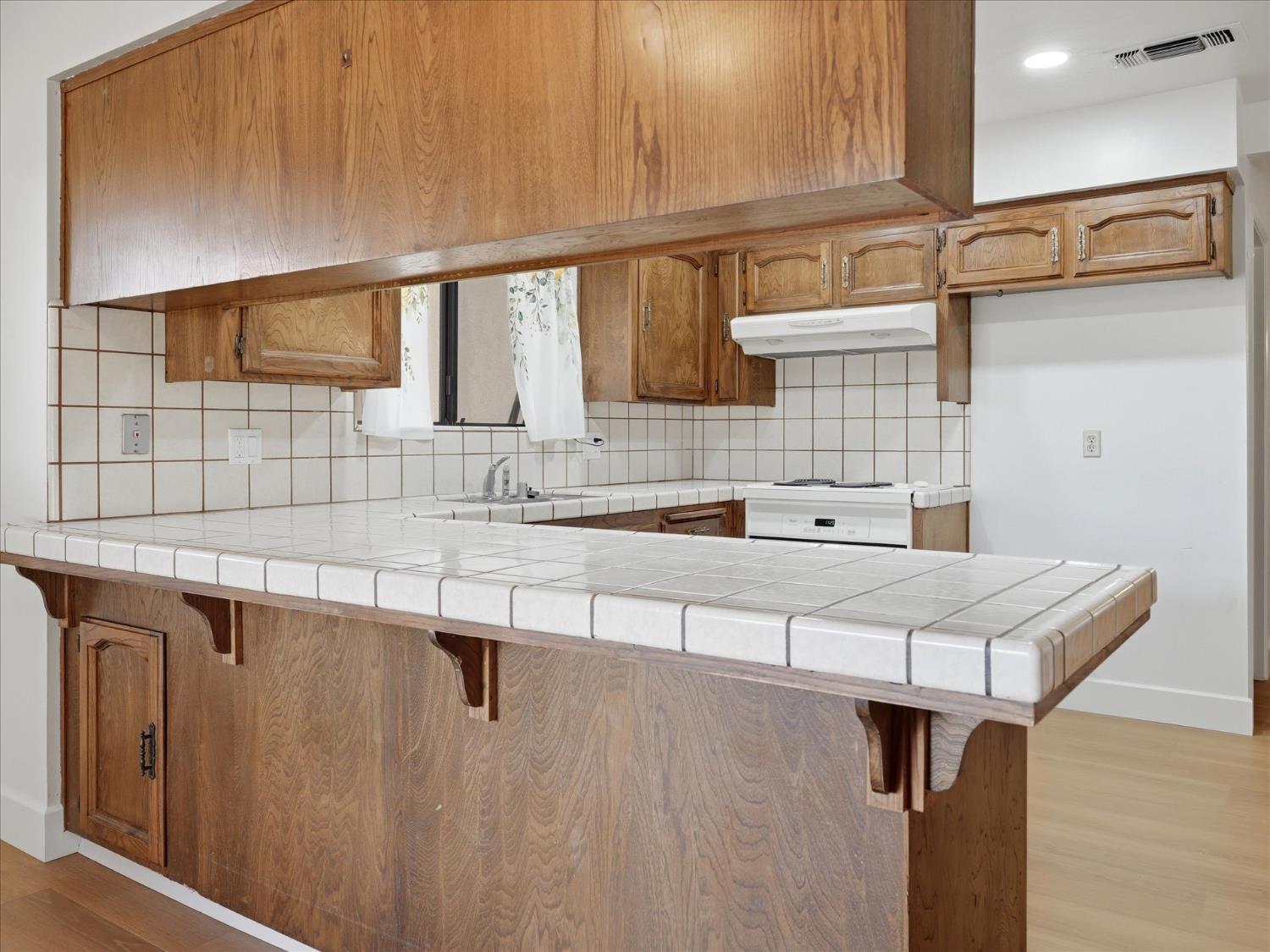 2411 N Ring Ave, Fresno, CA 93723