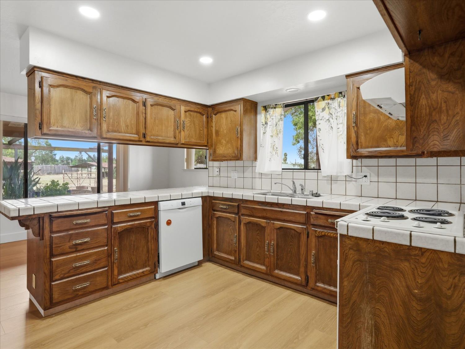 2411 N Ring Ave, Fresno, CA 93723