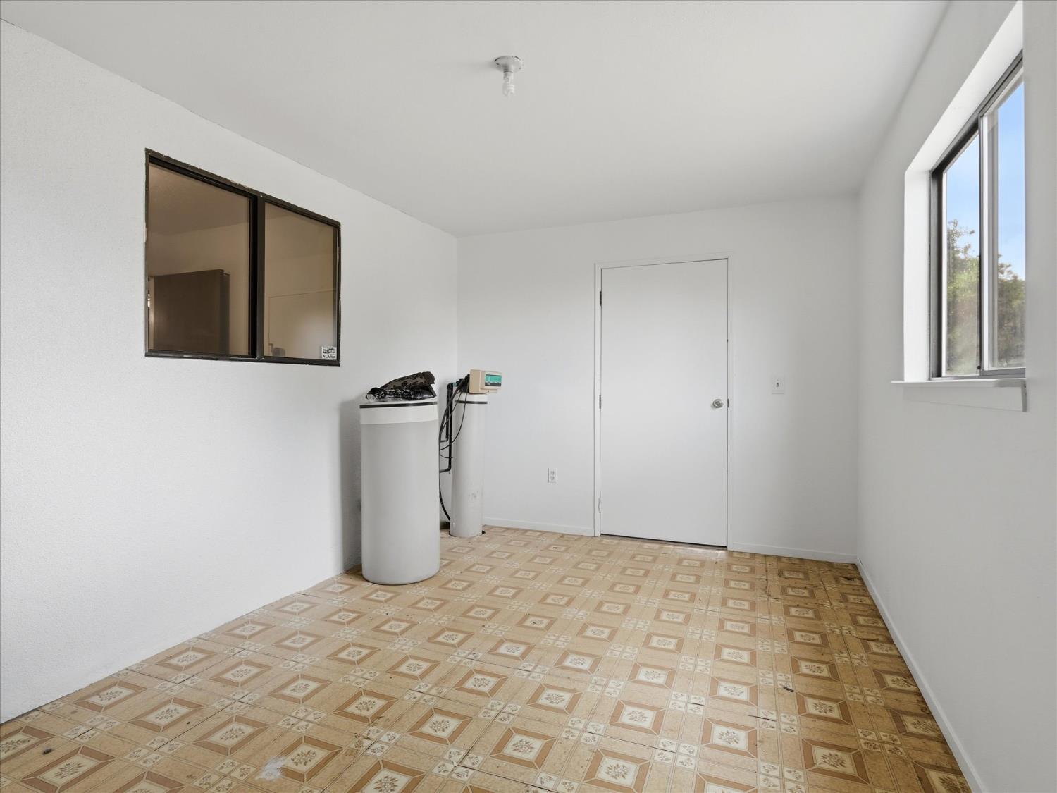 2411 N Ring Ave, Fresno, CA 93723