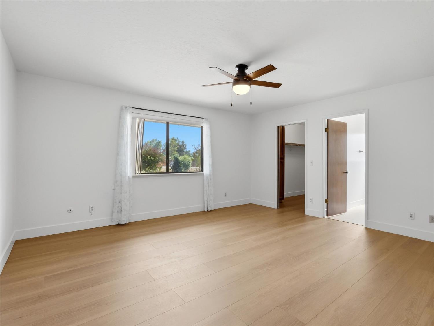 2411 N Ring Ave, Fresno, CA 93723