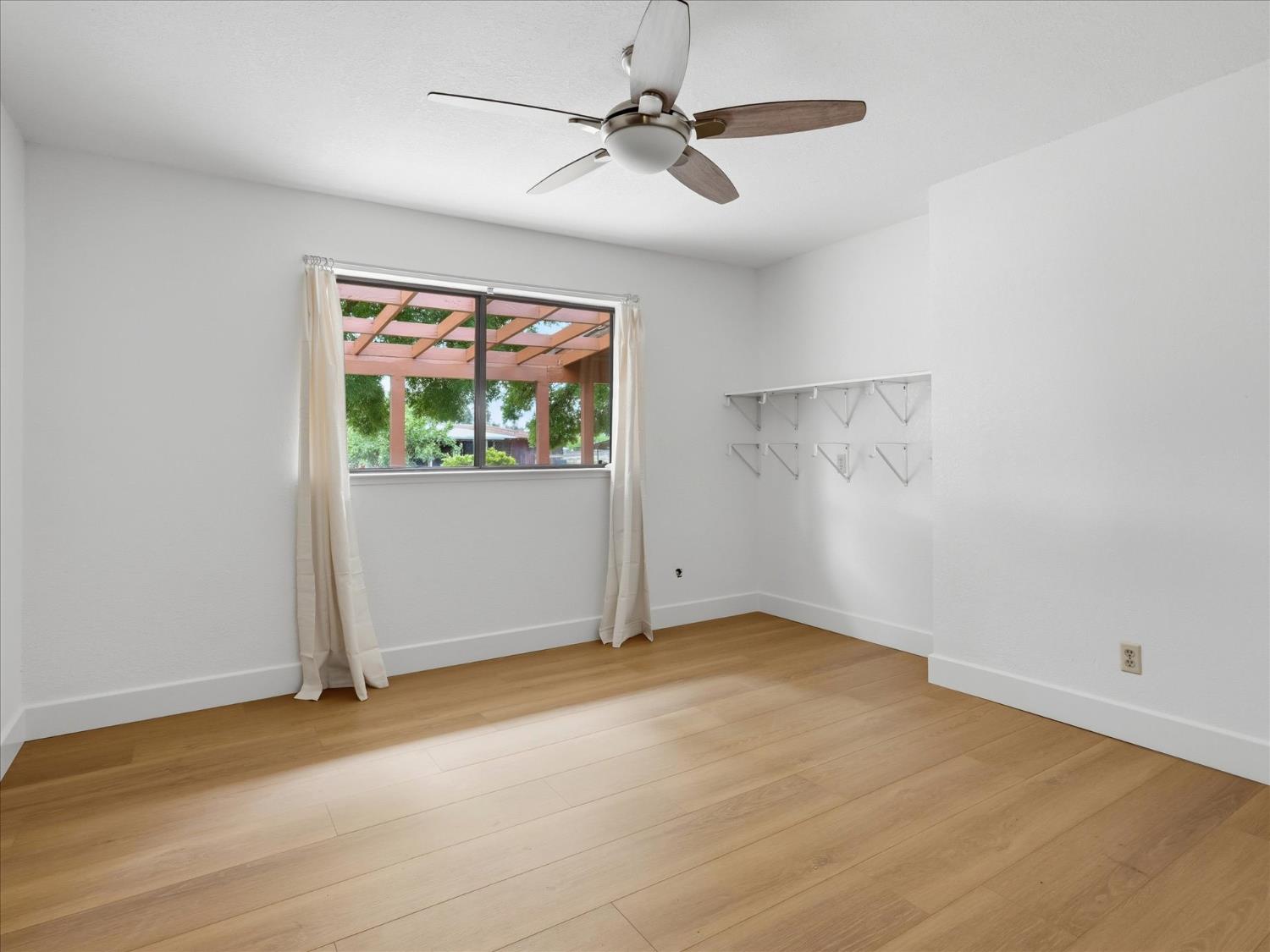 2411 N Ring Ave, Fresno, CA 93723