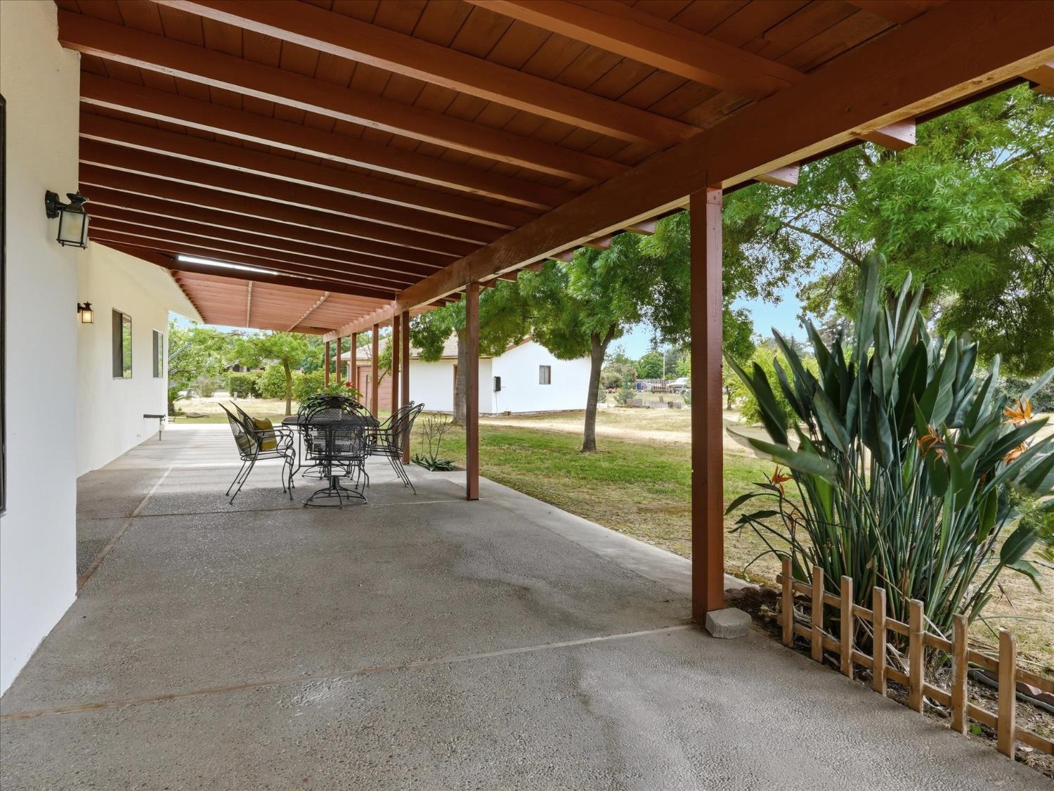 2411 N Ring Ave, Fresno, CA 93723