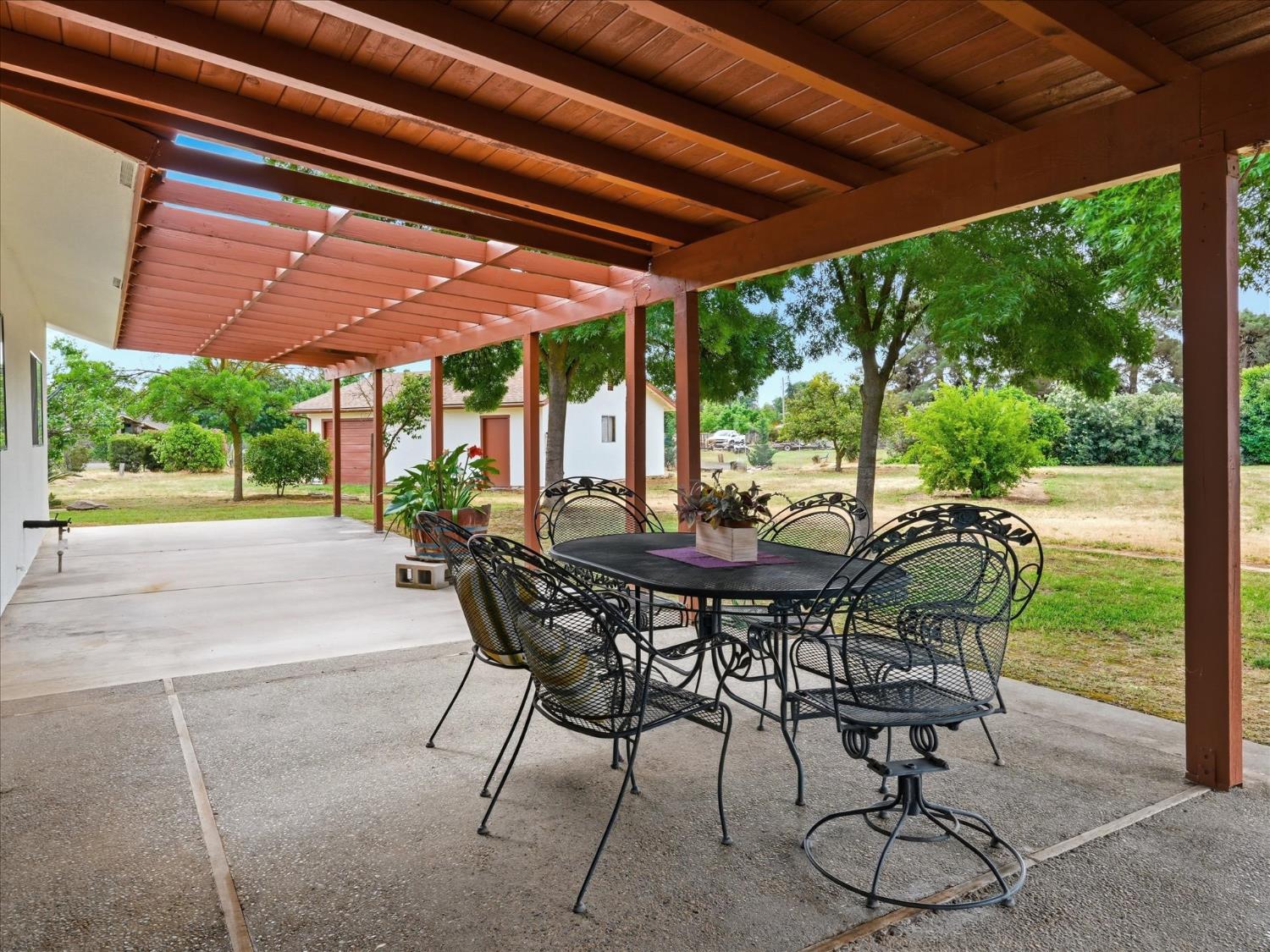 2411 N Ring Ave, Fresno, CA 93723