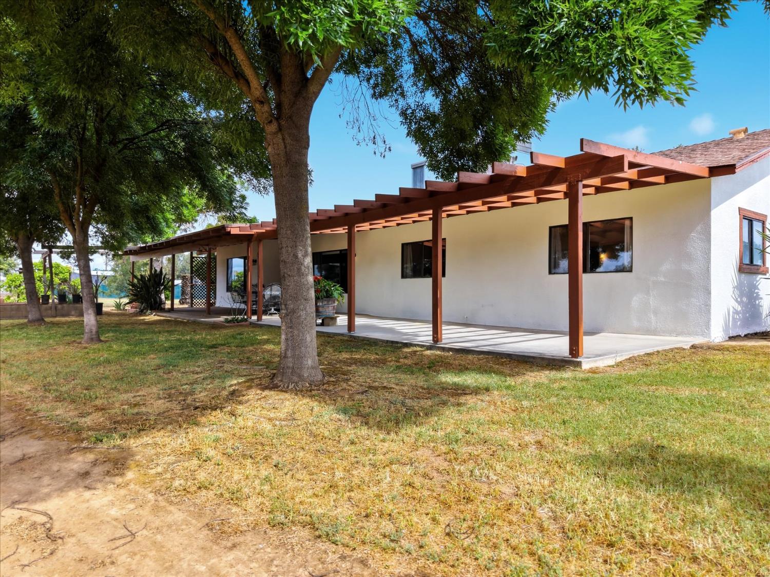 2411 N Ring Ave, Fresno, CA 93723