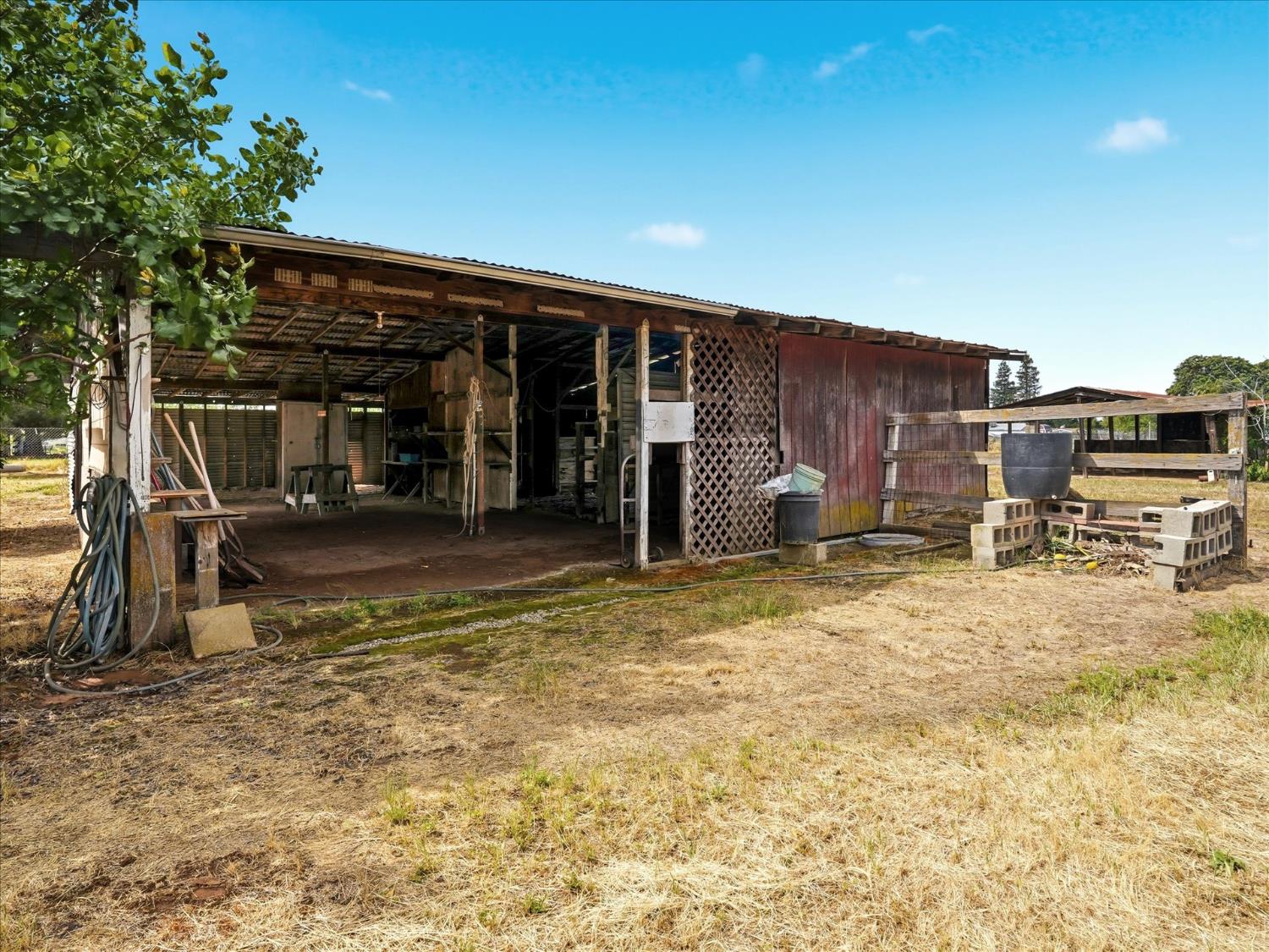 2411 N Ring Ave, Fresno, CA 93723