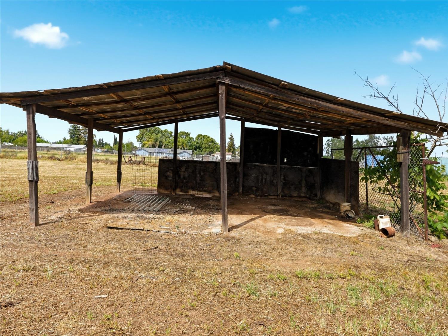 2411 N Ring Ave, Fresno, CA 93723