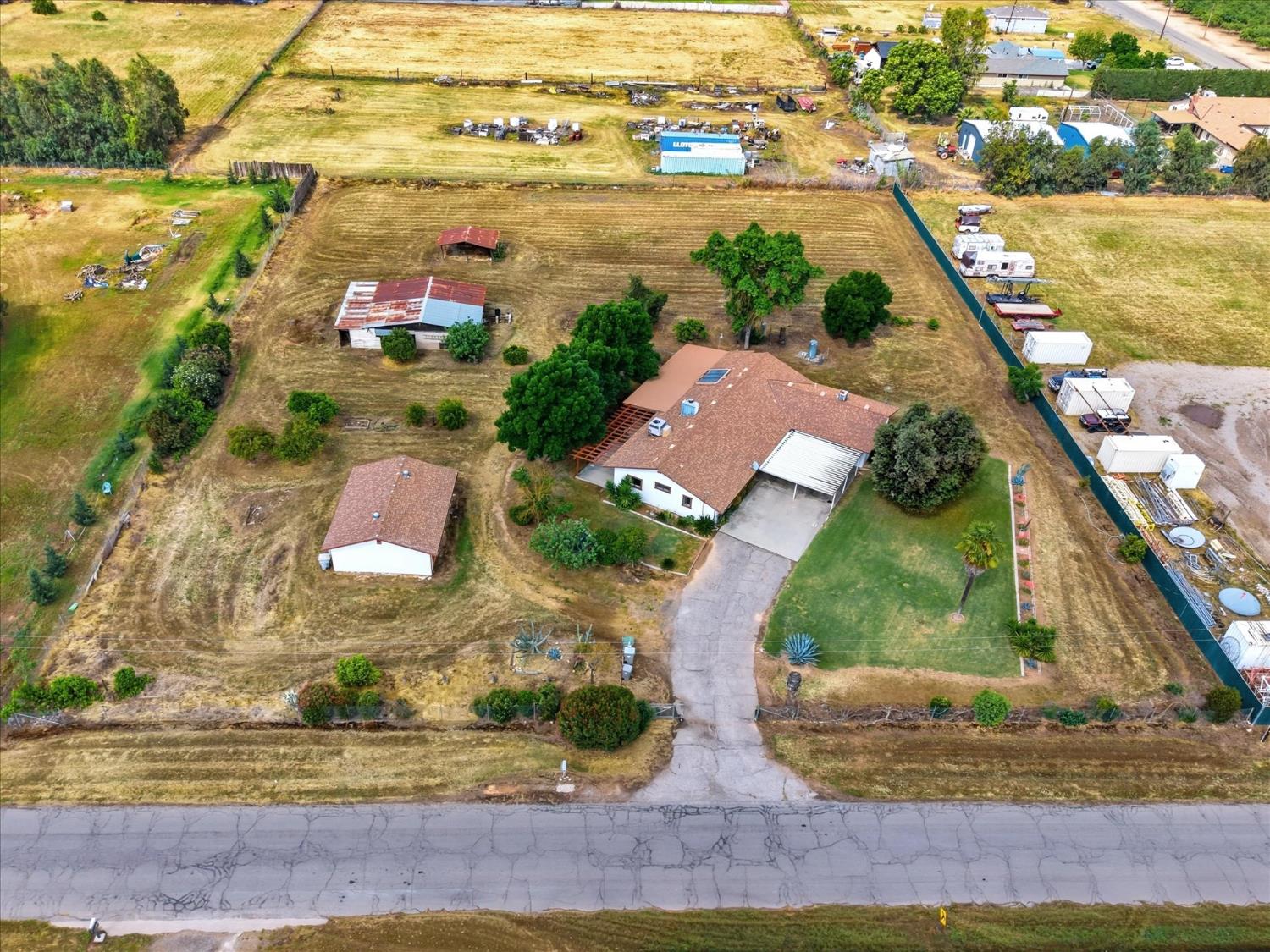 2411 N Ring Ave, Fresno, CA 93723