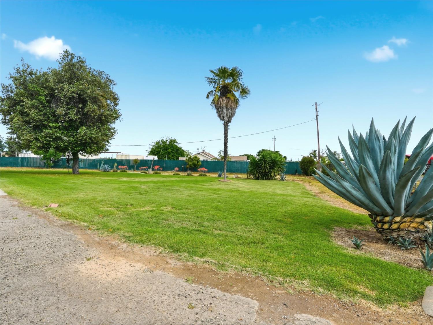 2411 N Ring Ave, Fresno, CA 93723