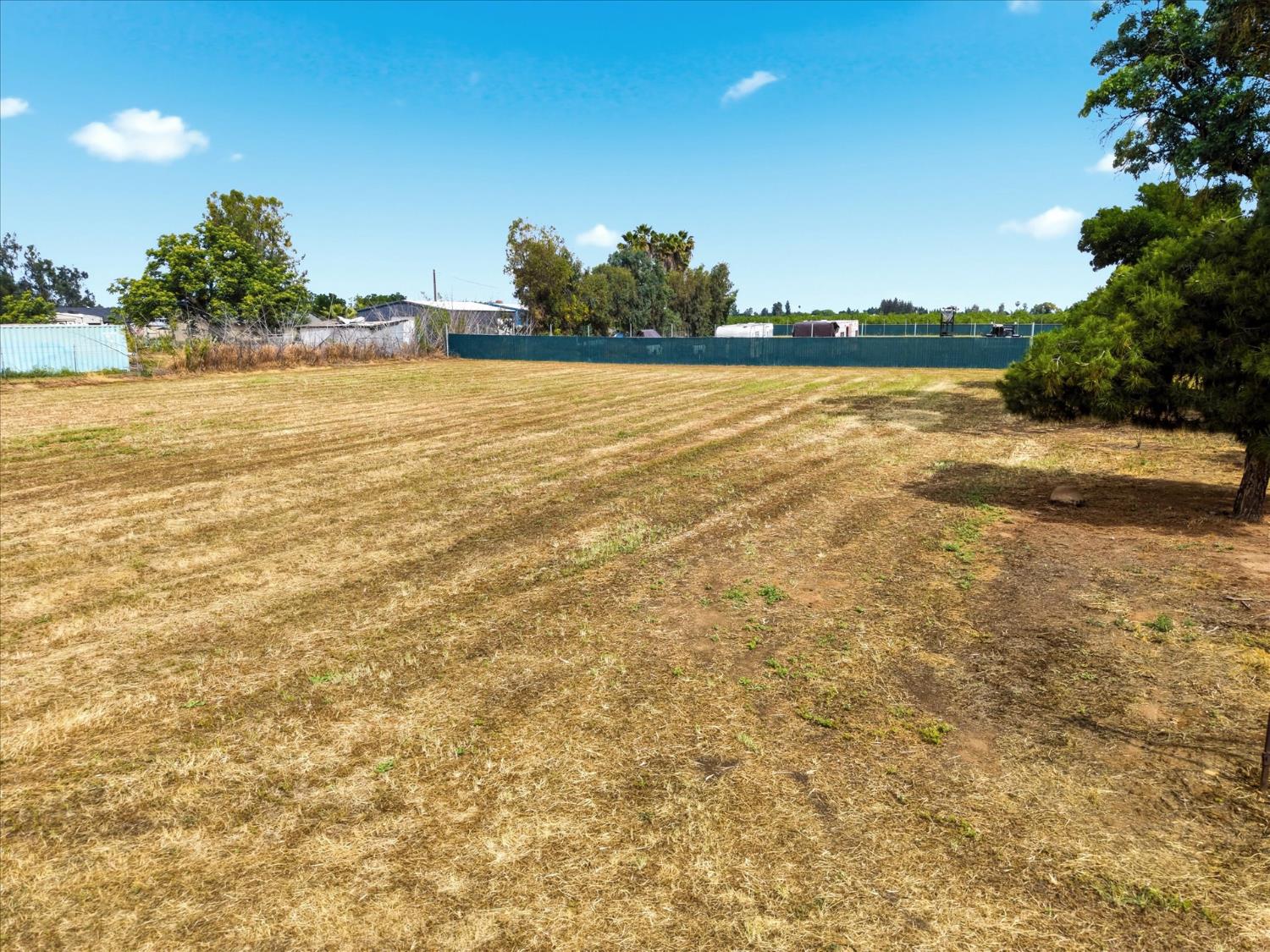 2411 N Ring Ave, Fresno, CA 93723