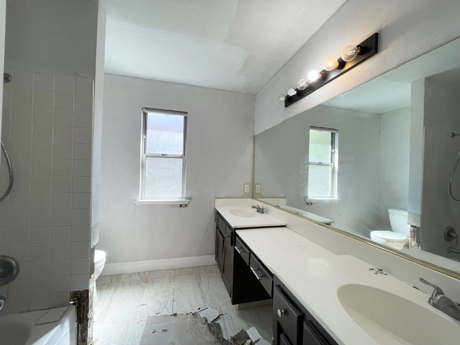 5706 W Ellery Ave, Fresno, CA 93722