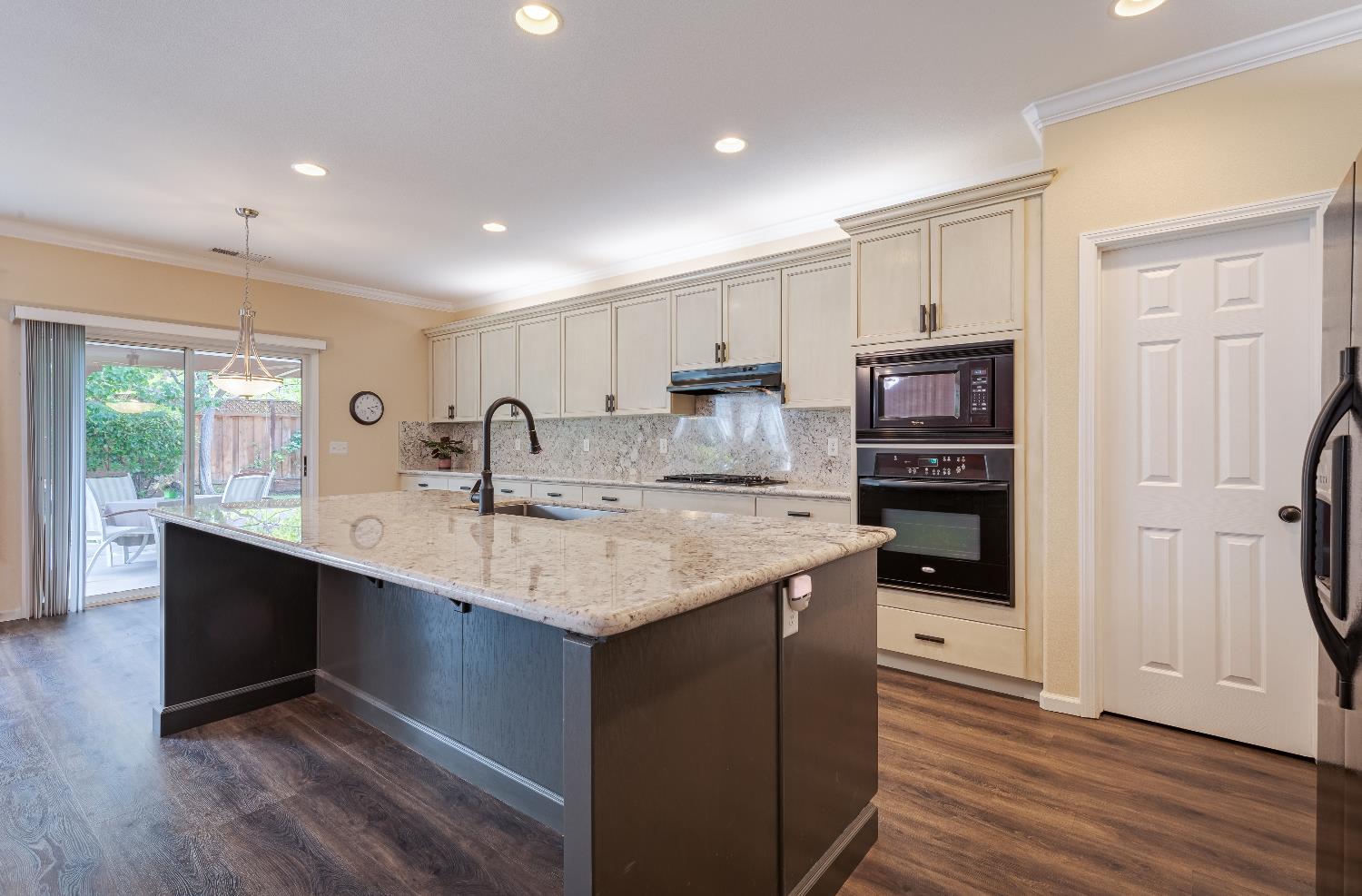 2222 Carson Ave, Clovis, CA 93611