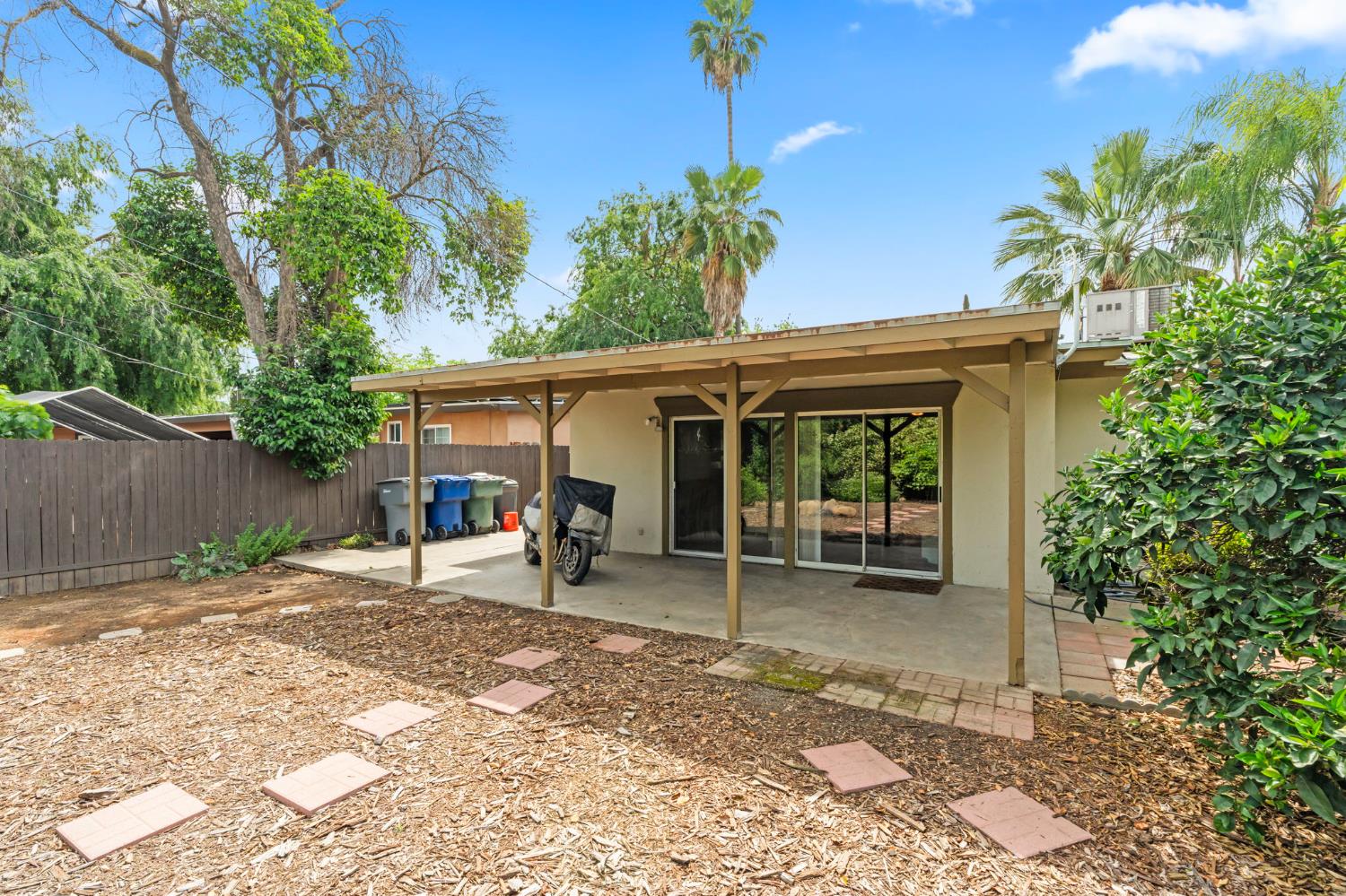 1203 E Simpson Ave, Fresno, CA 93704