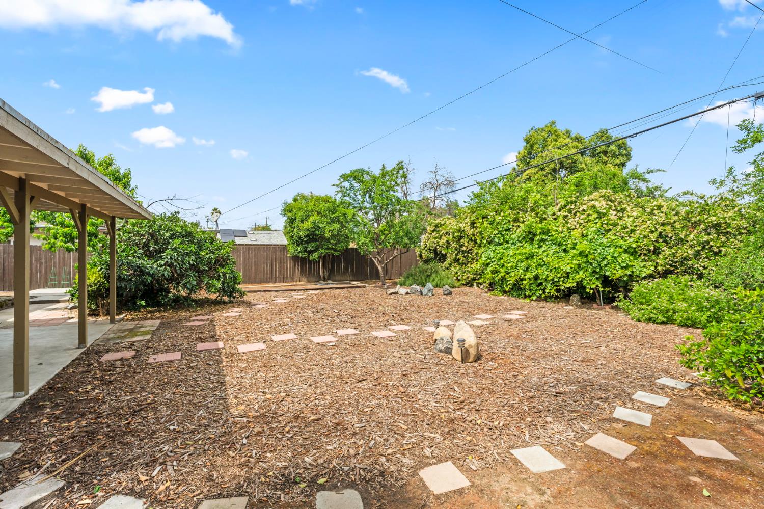 1203 E Simpson Ave, Fresno, CA 93704