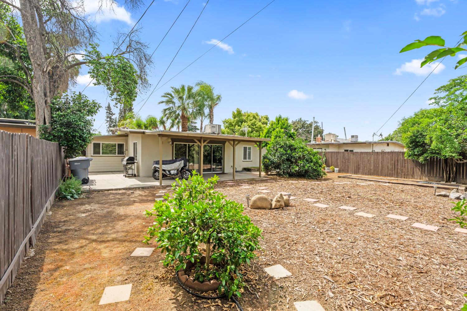 1203 E Simpson Ave, Fresno, CA 93704