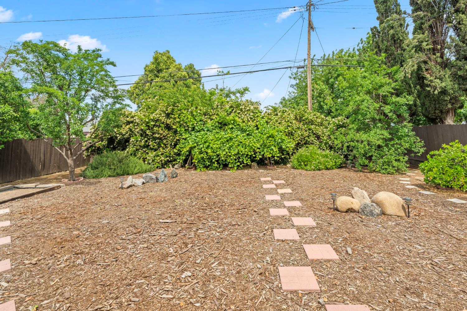 1203 E Simpson Ave, Fresno, CA 93704