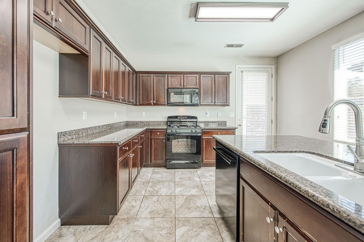 7362 E Ramona Way, Fresno, CA 93737