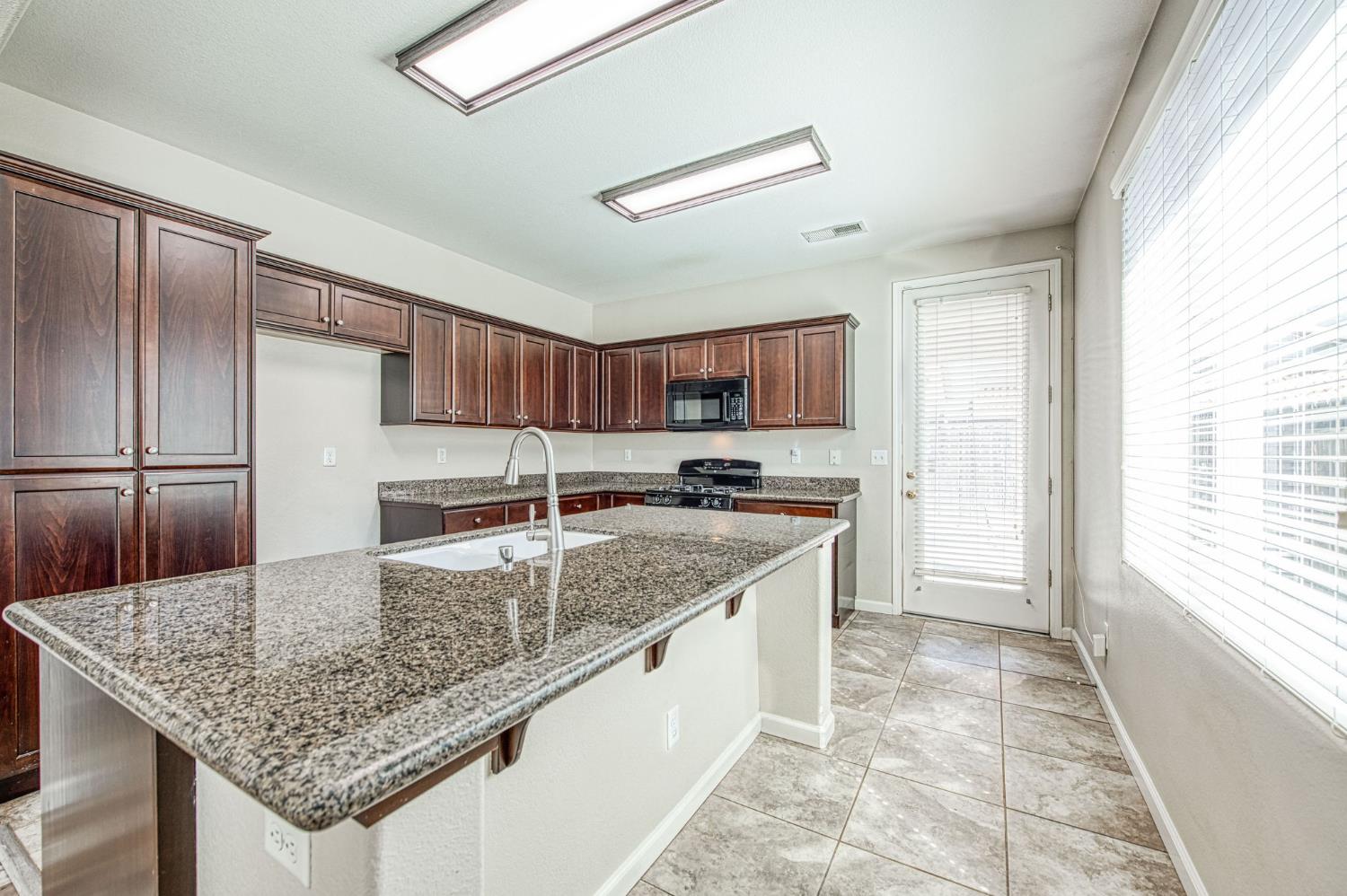 7362 E Ramona Way, Fresno, CA 93737