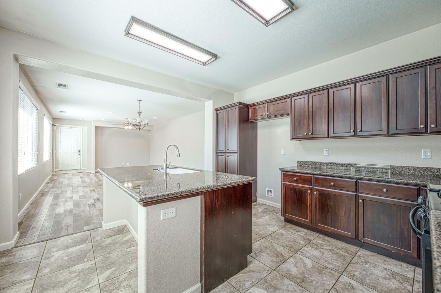 7362 E Ramona Way, Fresno, CA 93737