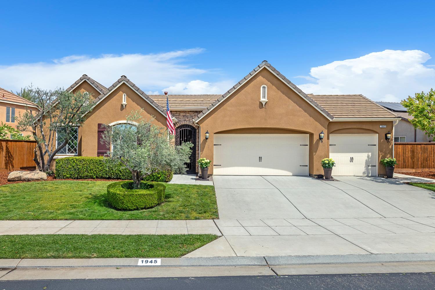 1945 N Emil Ave, Clovis, CA 93619