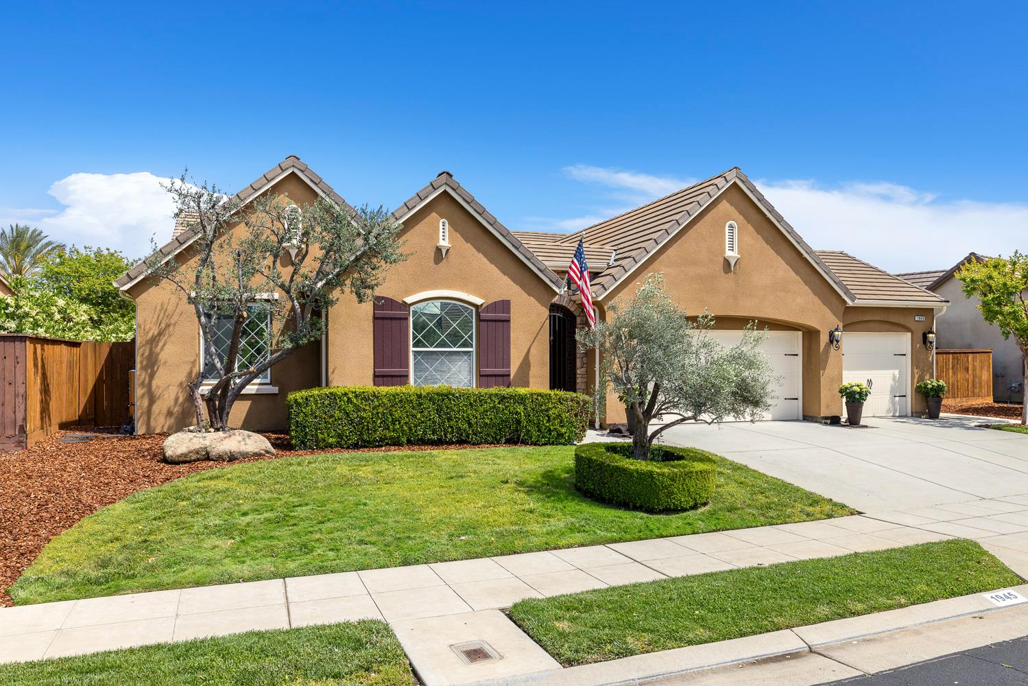 1945 N Emil Ave, Clovis, CA 93619