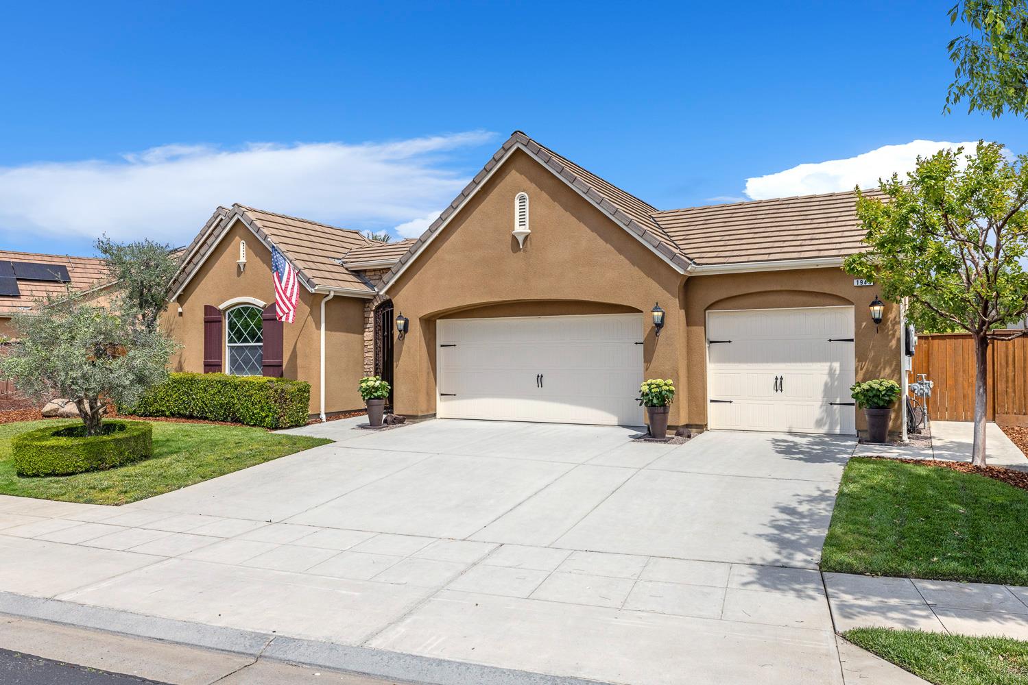 1945 N Emil Ave, Clovis, CA 93619