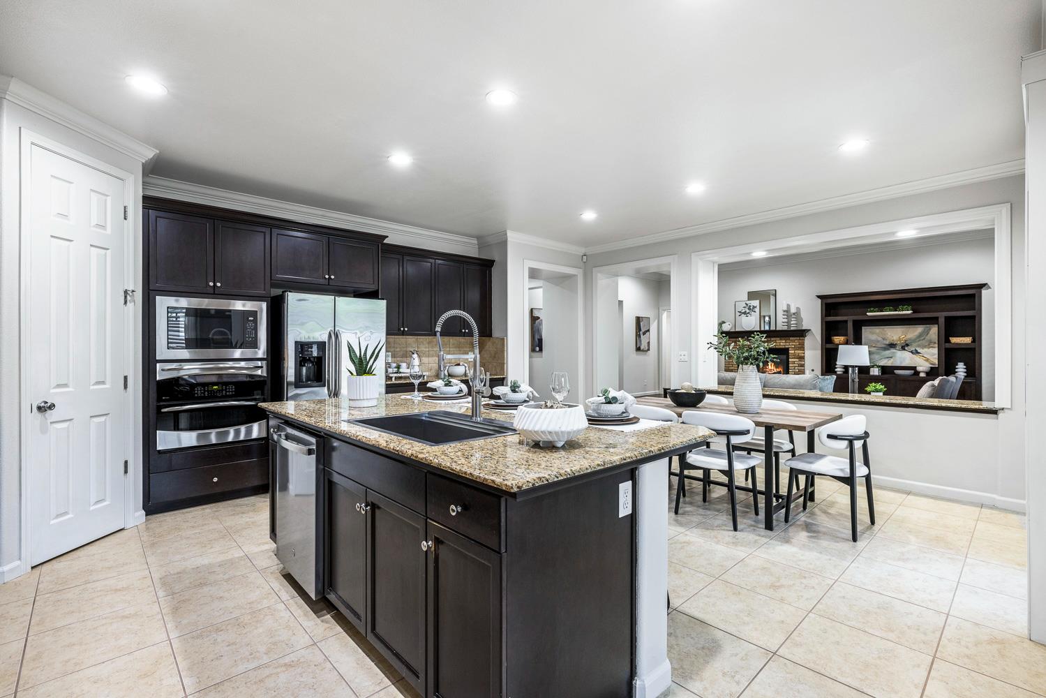 1945 N Emil Ave, Clovis, CA 93619