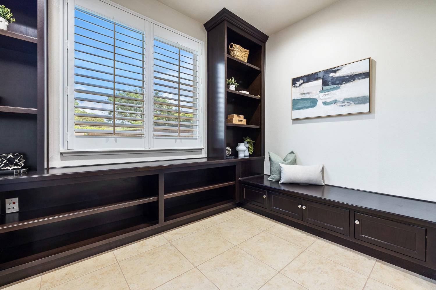 1945 N Emil Ave, Clovis, CA 93619