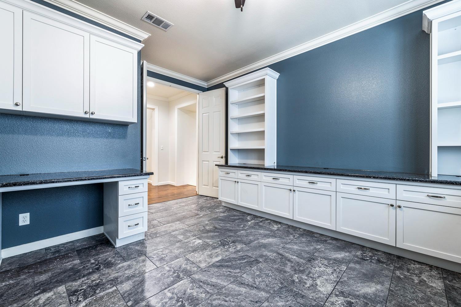 1945 N Emil Ave, Clovis, CA 93619