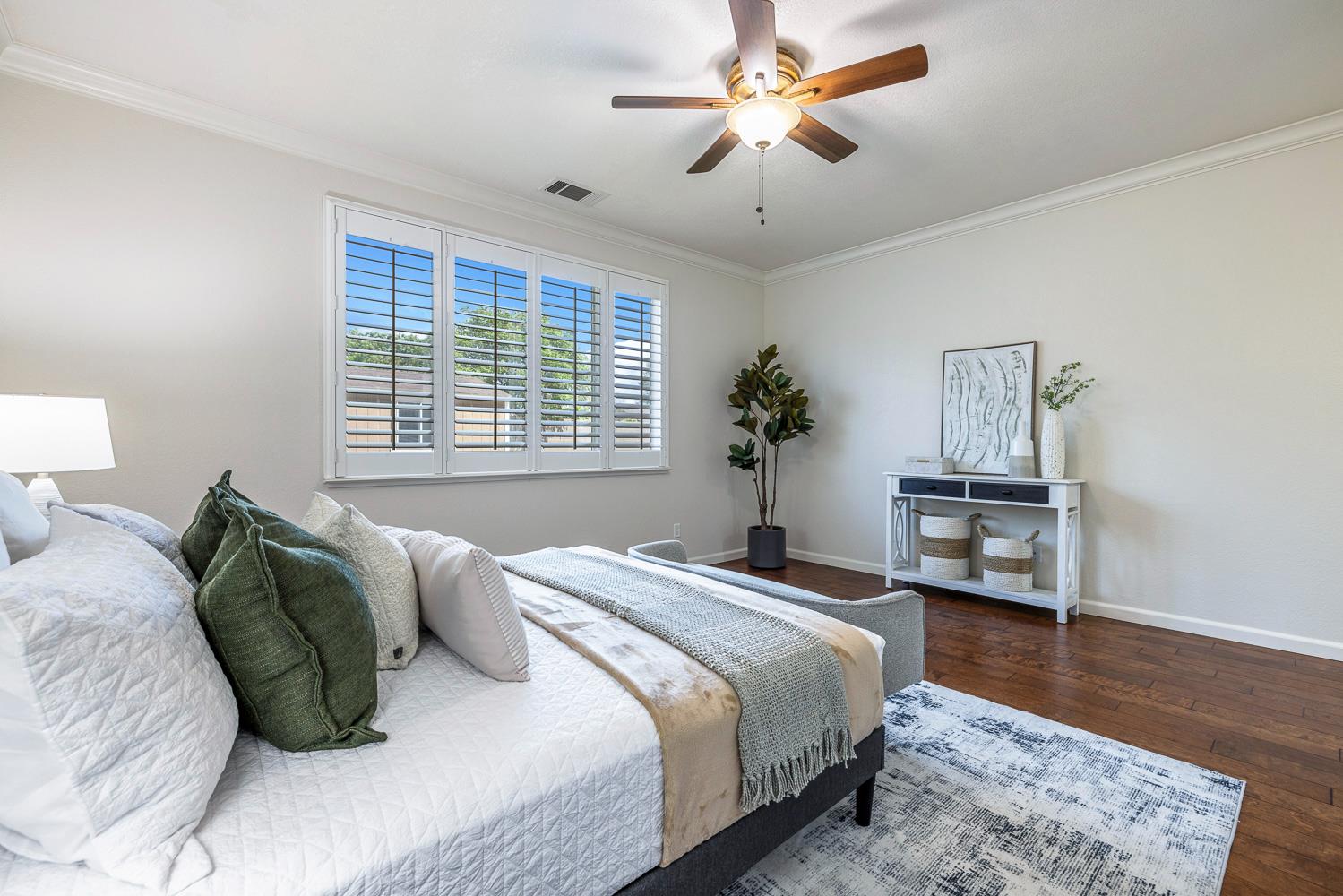 1945 N Emil Ave, Clovis, CA 93619