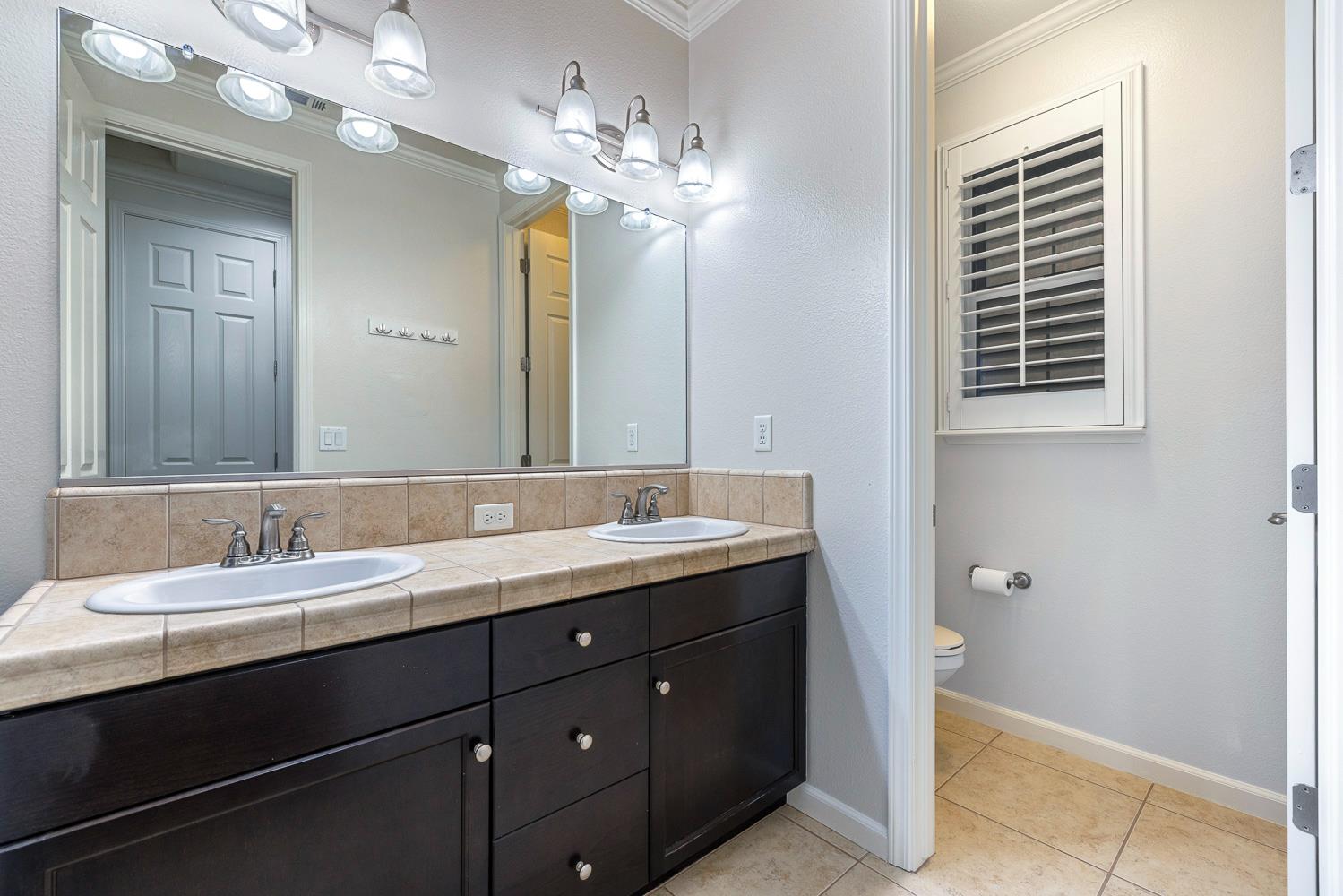 1945 N Emil Ave, Clovis, CA 93619