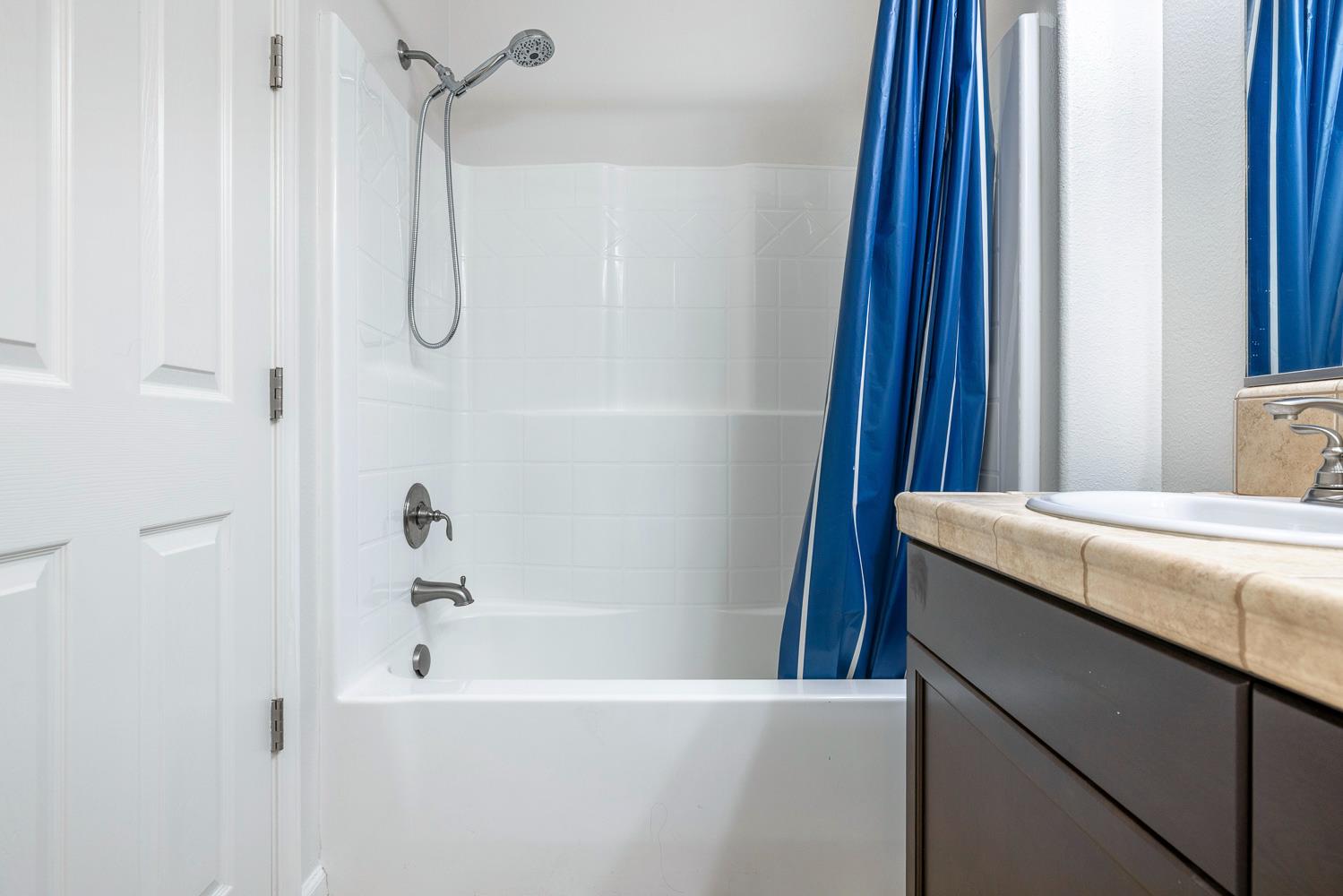 1945 N Emil Ave, Clovis, CA 93619