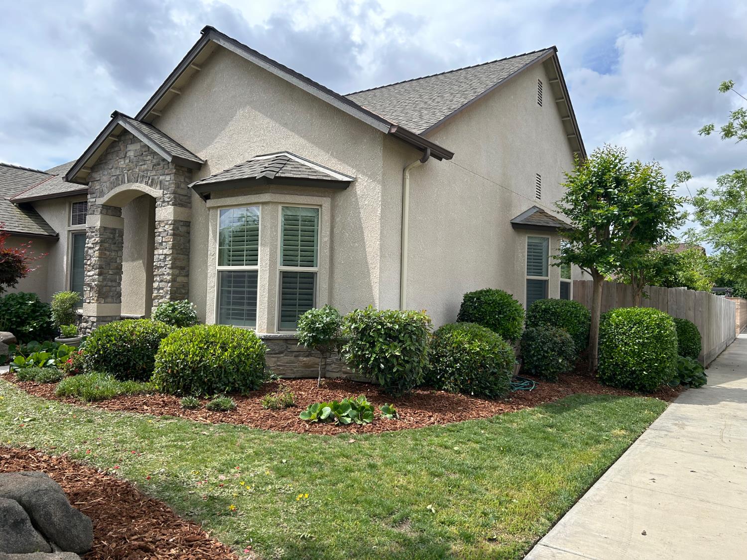 2877 23rd Ct, Kingsburg, CA 93631