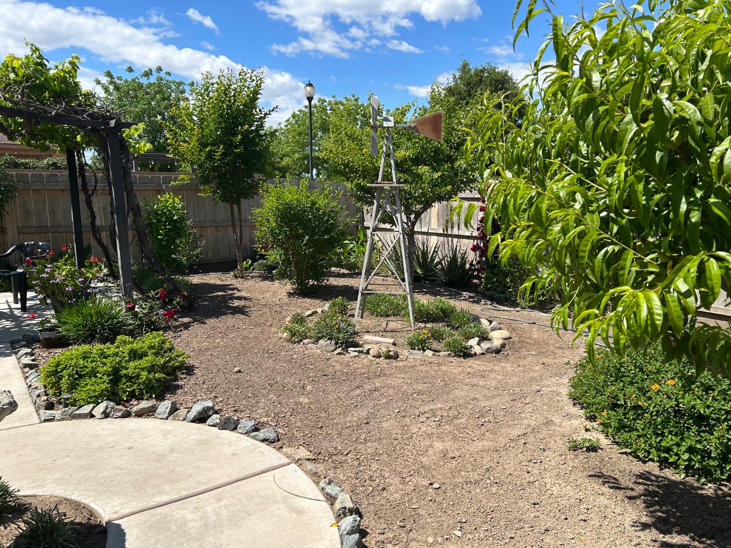 2877 23rd Ct, Kingsburg, CA 93631