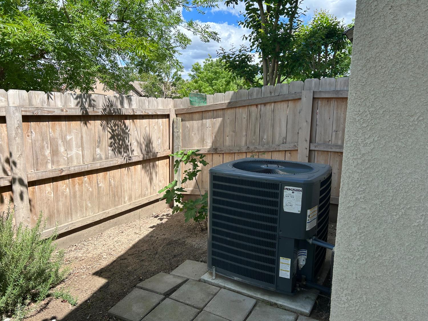 2877 23rd Ct, Kingsburg, CA 93631