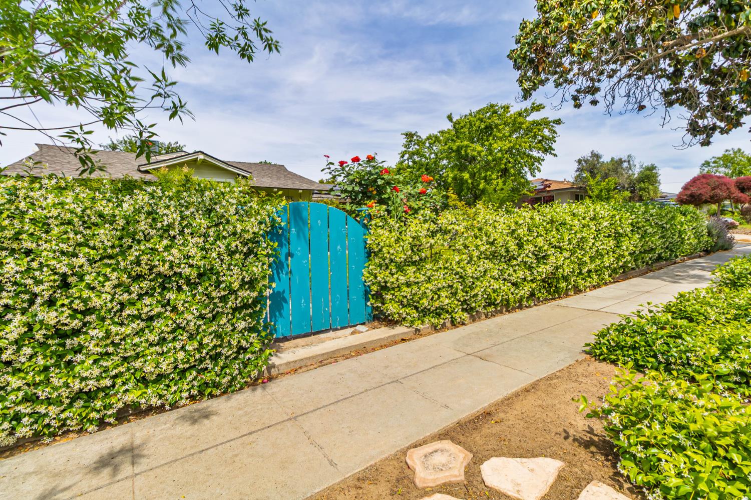 218 W Fountain Way, Fresno, CA 93705