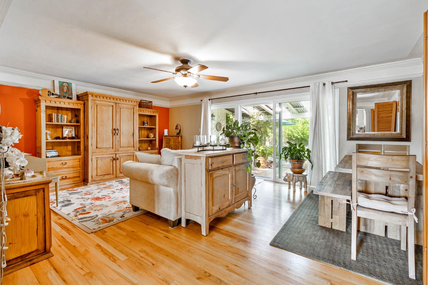 218 W Fountain Way, Fresno, CA 93705