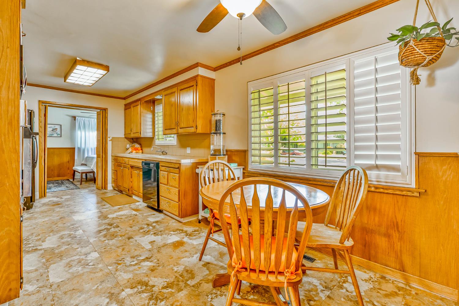 218 W Fountain Way, Fresno, CA 93705