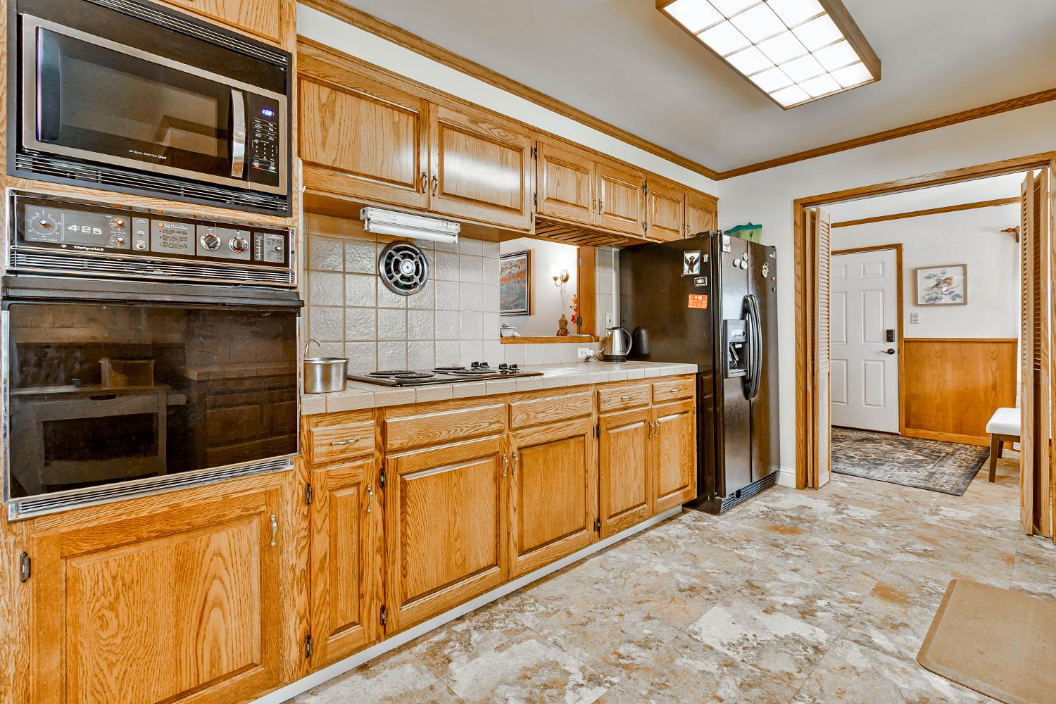 218 W Fountain Way, Fresno, CA 93705