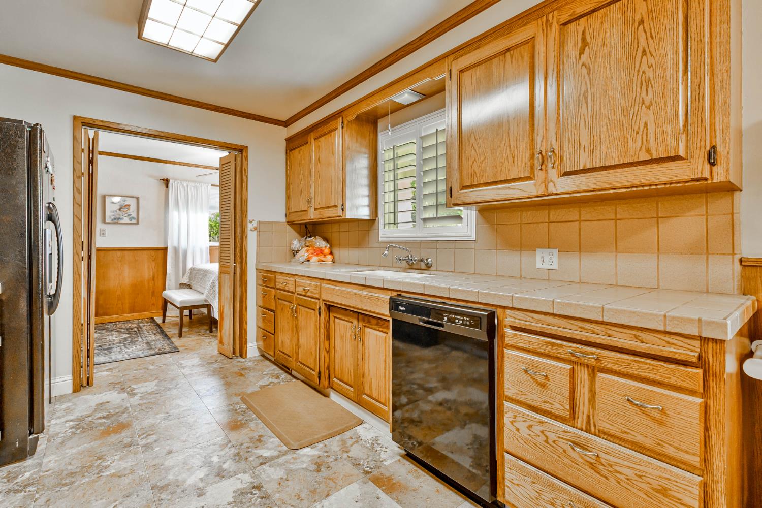 218 W Fountain Way, Fresno, CA 93705