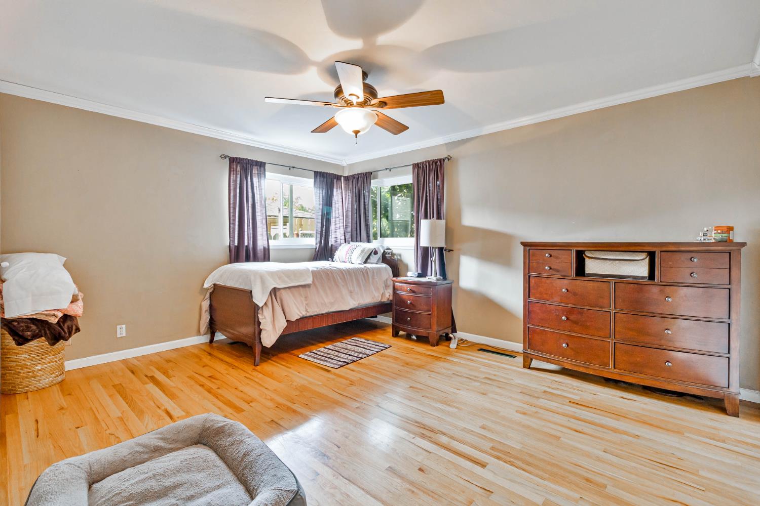 218 W Fountain Way, Fresno, CA 93705