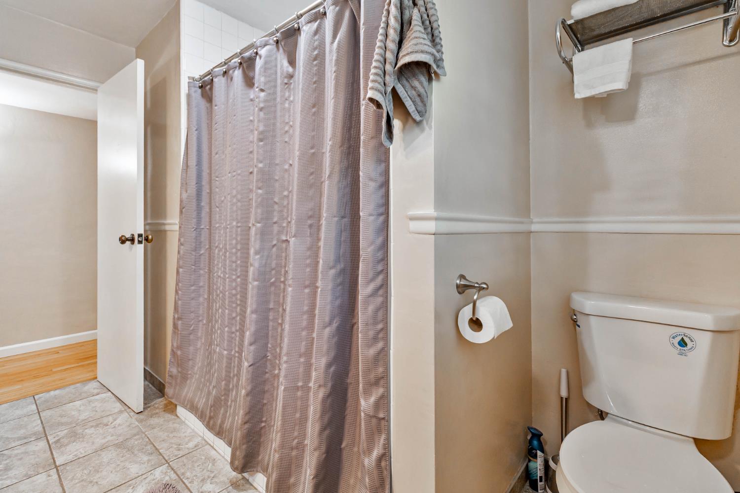 218 W Fountain Way, Fresno, CA 93705