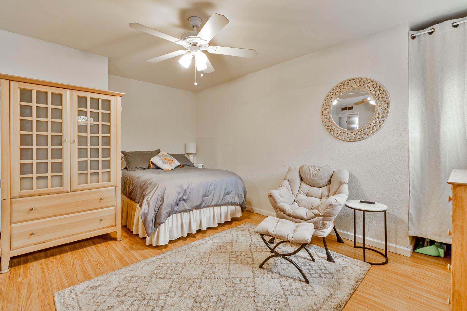 218 W Fountain Way, Fresno, CA 93705