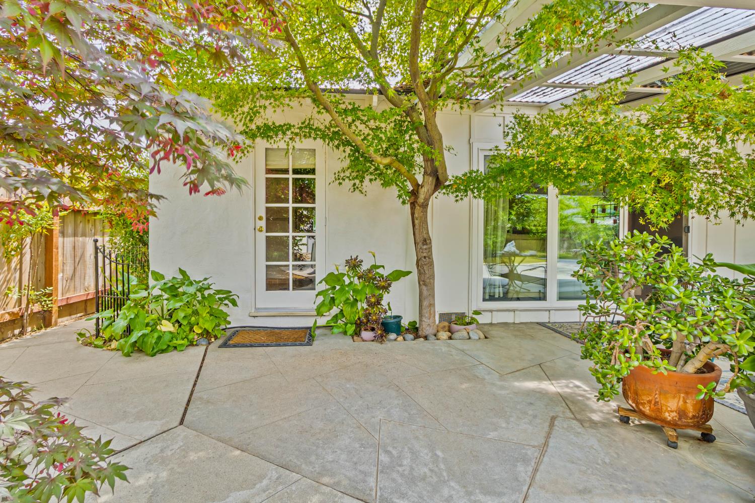 218 W Fountain Way, Fresno, CA 93705