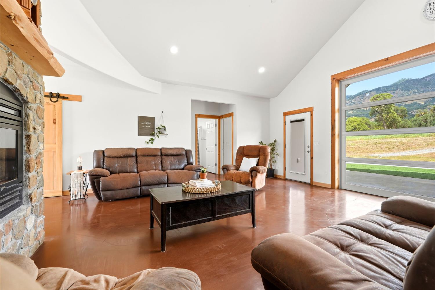 39348 Dunlap Rd, Yokuts Valley, CA 93675